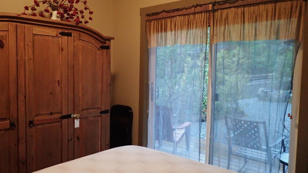 Wild Coast Chalets Port Renfrew Zimmer foto