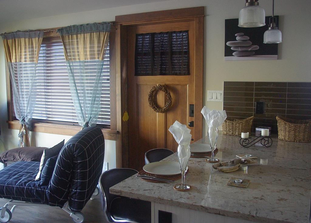 Wild Coast Chalets Port Renfrew Zimmer foto